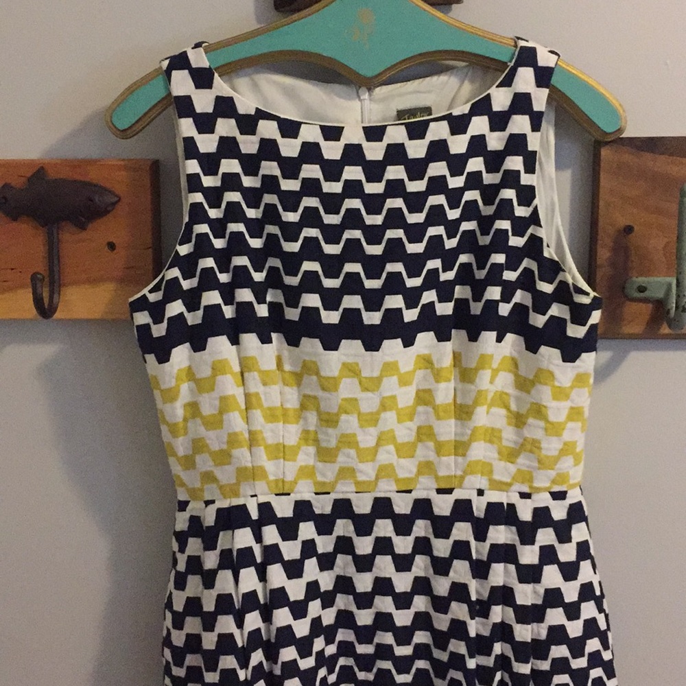 Women’s Dress - Picture 2 of 3